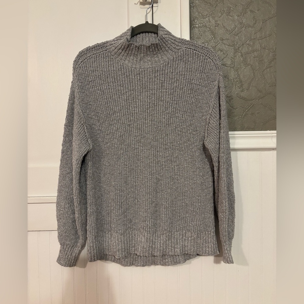 Aerie Soft Gray Knit Top